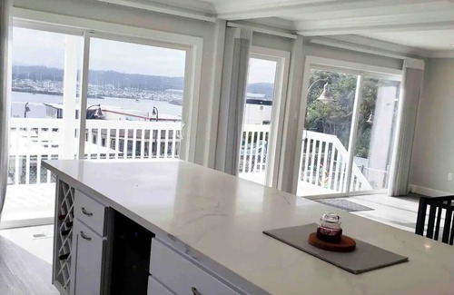 Newport House | Newly remodel Historic Coast Guard house 4-bedroom in awesome Newport with WiFi