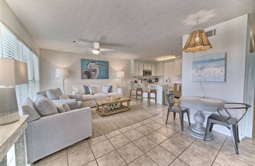 Summer Breeze Condo | Newly Remodeled Beach Bliss: King Bed & Bunk Twins at Horizon South!