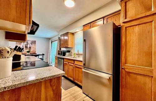 Otterbien Home House | Newly Remodeled Charming home Liberty Twp.