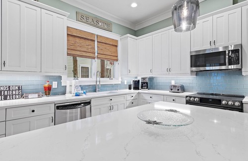 Watercolor House | Newly Remodeled Kitchen! Bikes and Golf Cart Included!