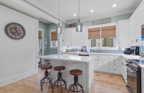 Watercolor House | Newly Remodeled Kitchen! Bikes and Golf Cart Included!