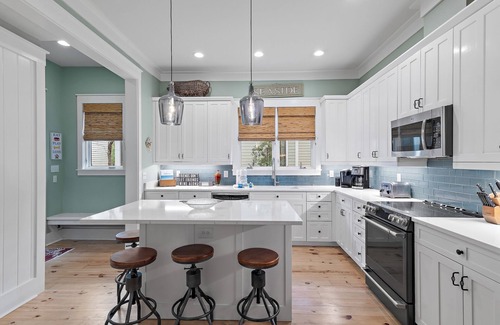 Watercolor House | Newly Remodeled Kitchen! Bikes and Golf Cart Included!