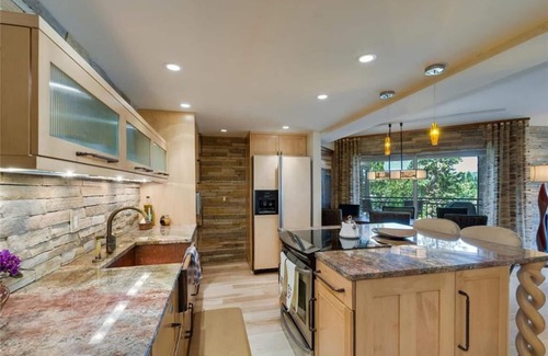 Peak 9 Condo | Newly Remodeled 2 BR 2BA, Ski-In Ski-Out, 1 Blk from Downtown - Powderhorn