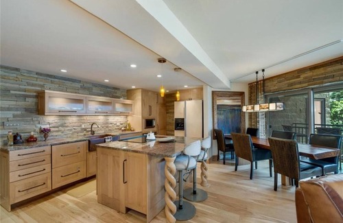 Peak 9 Condo | Newly Remodeled 2 BR 2BA, Ski-In Ski-Out, 1 Blk from Downtown - Powderhorn