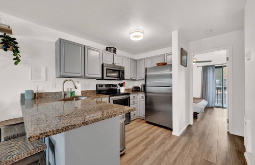 Eden Condo | Newly Remodeled 2BD/2BA Mountain Retreat with AC