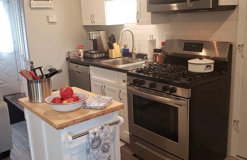 Barrington House | Newly Remodeled 2BR 2BA Home ★ Close to Barrington