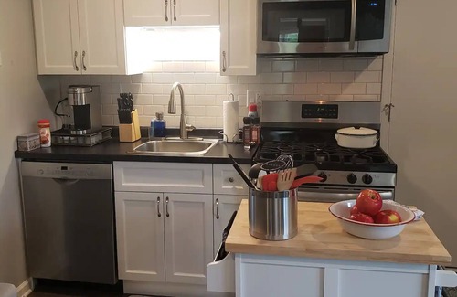 Barrington House | Newly Remodeled 2BR 2BA Home ★ Close to Barrington