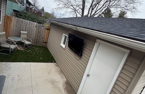 Urbandale House | Newly remodeled 3-bedroom ranch with pool table, patio, and grill in Urbandale.