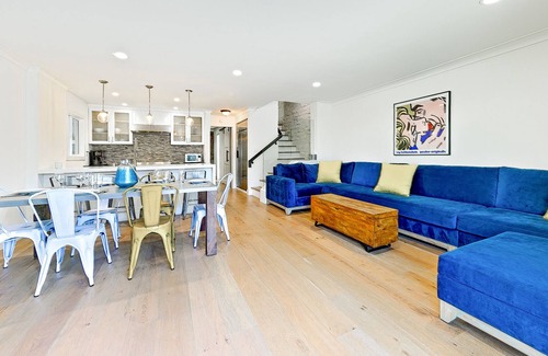 West Newport House | Newly Remodeled 3-Story Home near the Beach w/Rooftop Deck, AC, Gas Grill