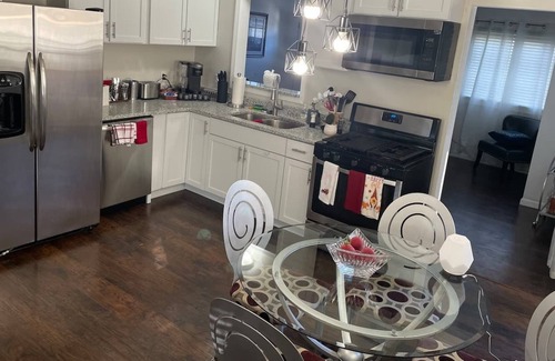 Eastpointe House | Newly Remodeled 4 BD 2.5 BA Quiet Near Downtown