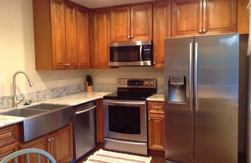 Mammoth Lakes Condo | Newly Remodeled 4 BR + 2 BA Walk to Town, Shuttle, Shops, Creek & Park