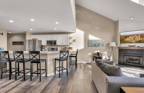 Camdenton Condo | Newly remodeled 4BDR/3BA modern condo with 12x28 BOAT SLIP