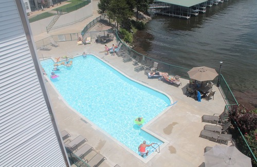 Camdenton Condo | Newly remodeled 4BDR/3BA modern condo with 12x28 BOAT SLIP
