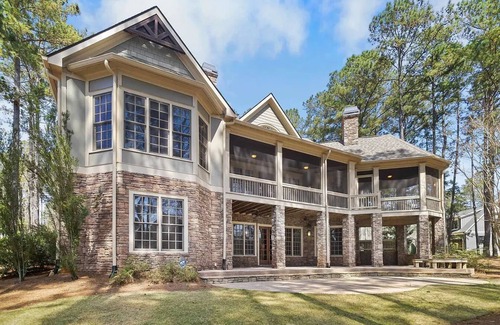 Lake Oconee House | Newly remodeled 5/6-bedroom house on the 14th green at Reynolds Lake Oconee.