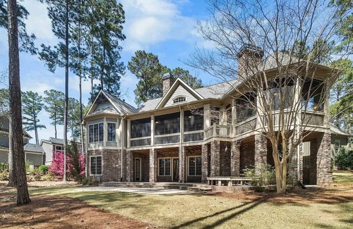 Lake Oconee House | Newly remodeled 5/6-bedroom house on the 14th green at Reynolds Lake Oconee.