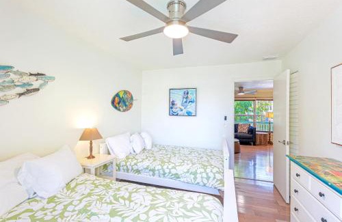 Siesta Key Apartment | Newly remodeled 8-steps to sand path of Beach! Unit D