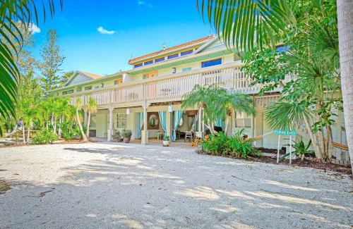 Siesta Key Apartment | Newly remodeled 8-steps to sand path of Beach! Unit D