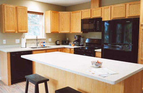 Homer Apartment | Newly remodeled and close to the beach!
