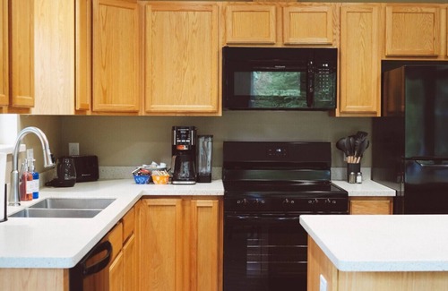 Homer Apartment | Newly remodeled and close to the beach!