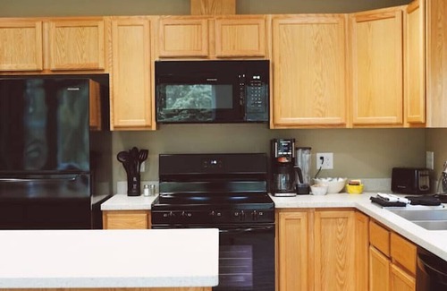 Homer Apartment | Newly remodeled and close to the beach!