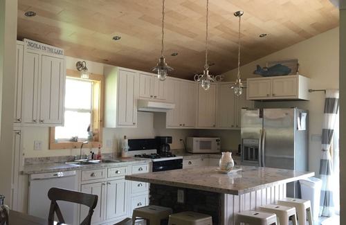 Lake Erie Beach Cottage | Newly remodeled Angola/Point Breeze, NY cottage on Lake Erie