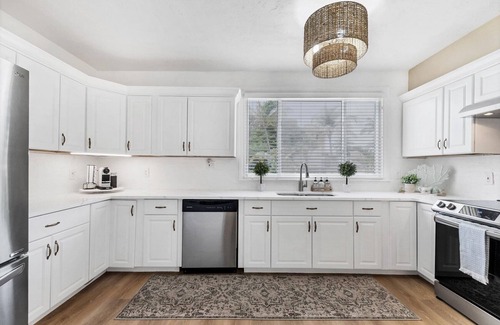 Lido Shores House | Newly remodeled beach house by Lido Beach and private pool