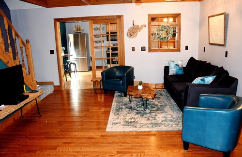 Mount Nebo House | Newly Remodeled, Close to the lake, hot tub, and game room