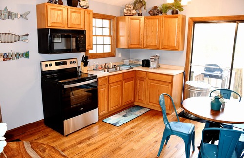 Mount Nebo House | Newly Remodeled, Close to the lake, hot tub, and game room