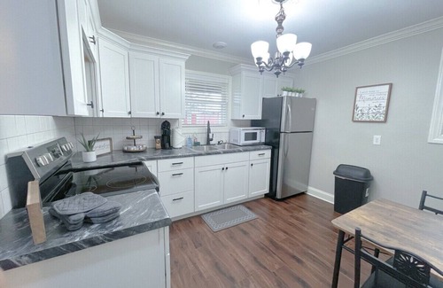 Acton House | Newly Remodeled Cozy Home Minutes to Downtown
