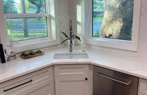 Fulton House | Newly remodeled coastal cottage 3 blocks from the water!