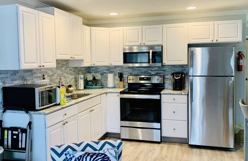 Ocean City Condo | Newly remodeled Condo w/pool/parking! Walk to beach/boardwalk/restaurants, etc.
