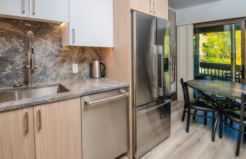 Vail Condo | Newly remodeled condo just steps from the gondola, hot tub, sleeps 4!