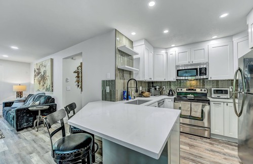 Northwest Bellevue Condo | Newly Remodeled Condo - Quiet & Cozy with a Great Downtown Bellevue Location!