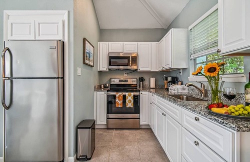 New Port Richey House | Newly Remodeled Cottage Close to the River