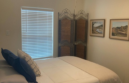 North Buttercup Creek House | Newly remodeled cottage apartment, country feel but in the center of town.