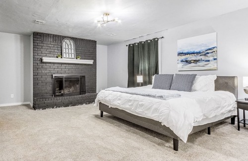Del City House | Newly remodeled dog-friendly home near Oklahoma City with spacious backyard & AC