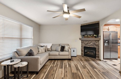 Hutchinson House | Newly remodeled duplex Unit B, centrally located duplex, perfect for you!