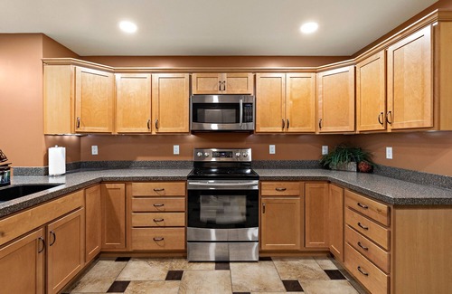 Hutchinson House | Newly remodeled duplex Unit B, centrally located duplex, perfect for you!