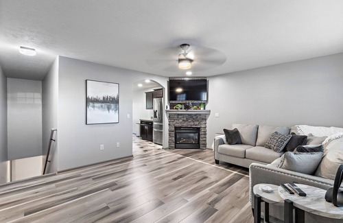Hutchinson House | Newly remodeled duplex, centrally located, perfect for you!
