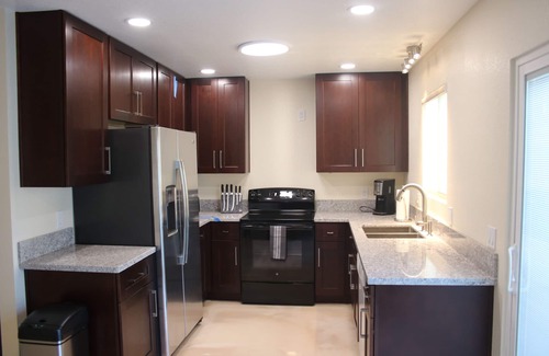 Whitney Ranch House | Newly Remodeled Family Home 3B/2B - Short Drive to the Strip!