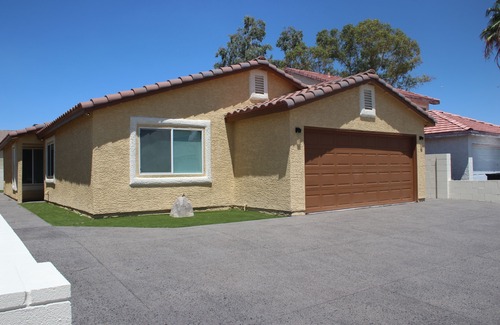 Whitney Ranch House | Newly Remodeled Family Home 3B/2B - Short Drive to the Strip!