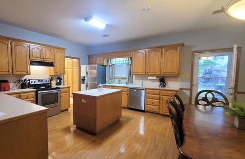 Sulphur House | Newly Remodeled, Family Home, Near Interstate