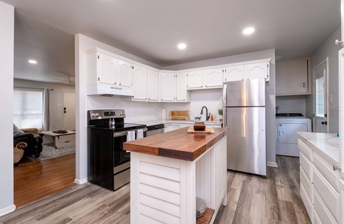 Little Rock House | Newly Remodeled home near Hwy, food and shopping.