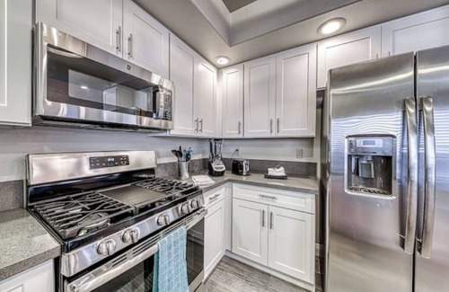 Green Valley North House | Newly Remodeled Home - 10 mins to Vegas Strip!
