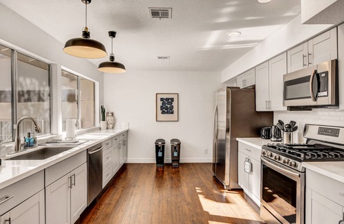 Las Vegas House | Newly Remodeled Home With King Size Bedroom - 3 Miles From The Strip
