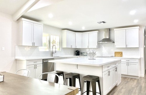 Raskin Estates House | Newly Remodeled Luxury Home, Heated Pool, All Amenities, Fun Entertainment