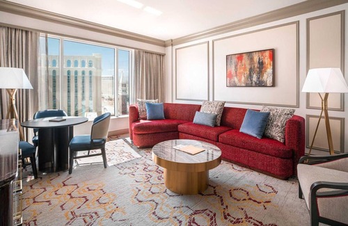 Las Vegas Hotel | Newly Remodeled Luxury Two Queen Suite at The Venetian Resort Las Vegas