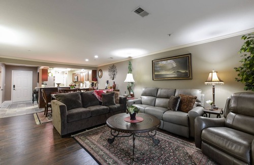 Branson Condo | NEWLY REMODELED LUXURY WALK-IN CONDO/Heart Of Branson/Indoor Pool/Spacious