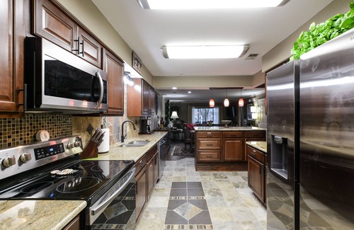 Branson Condo | NEWLY REMODELED LUXURY WALK-IN CONDO/Heart Of Branson/Indoor Pool/Spacious