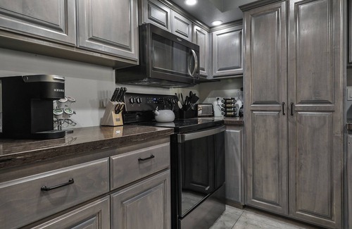 Twin Palms Condo | Newly Remodeled Modern Palm Springs Condo 1B1B King Size Bed